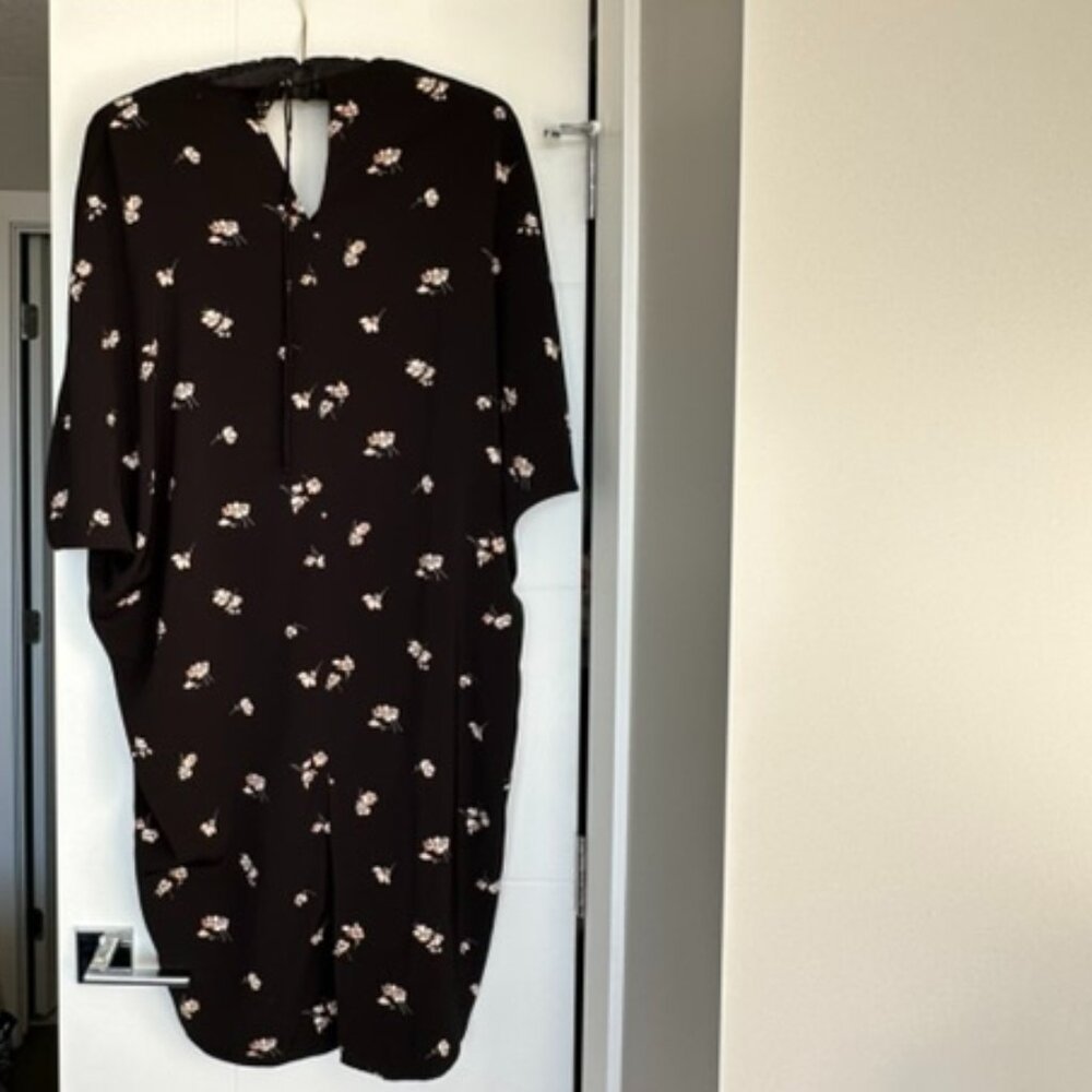 OAK + FORT Black Midi Dress with Pink Flower Print and Batwing Sleeves